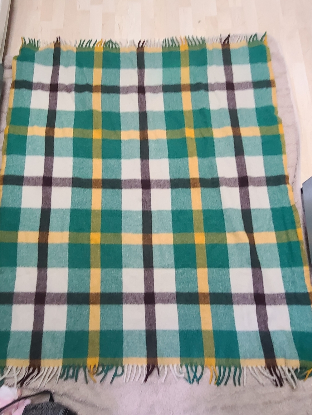 Vintage Wool Green Plaid Tartan Plaid Fringe Throw Blanket - Picture 5 of 5